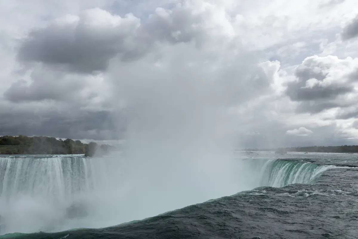 The brink of the Horseshoe Falls seen from Table Rock on a Niagara Falls tour from Toronto