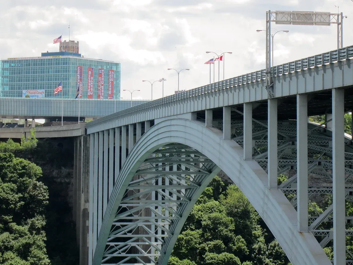 The Rainbow Bridge between Canada and the US near a Niagara Falls tour from Toronto